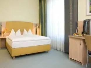 Intercityhotel Hamburg Hauptbahnhof 4*,