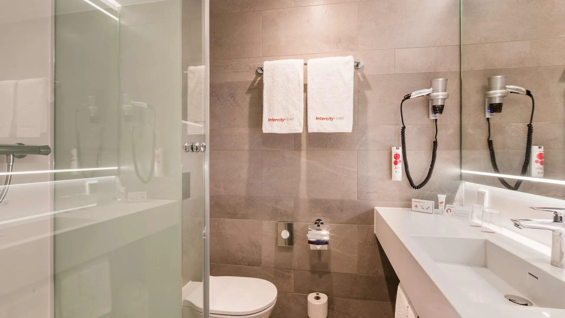 **** Отель Intercityhotel Hamburg Hauptbahnhof Германия