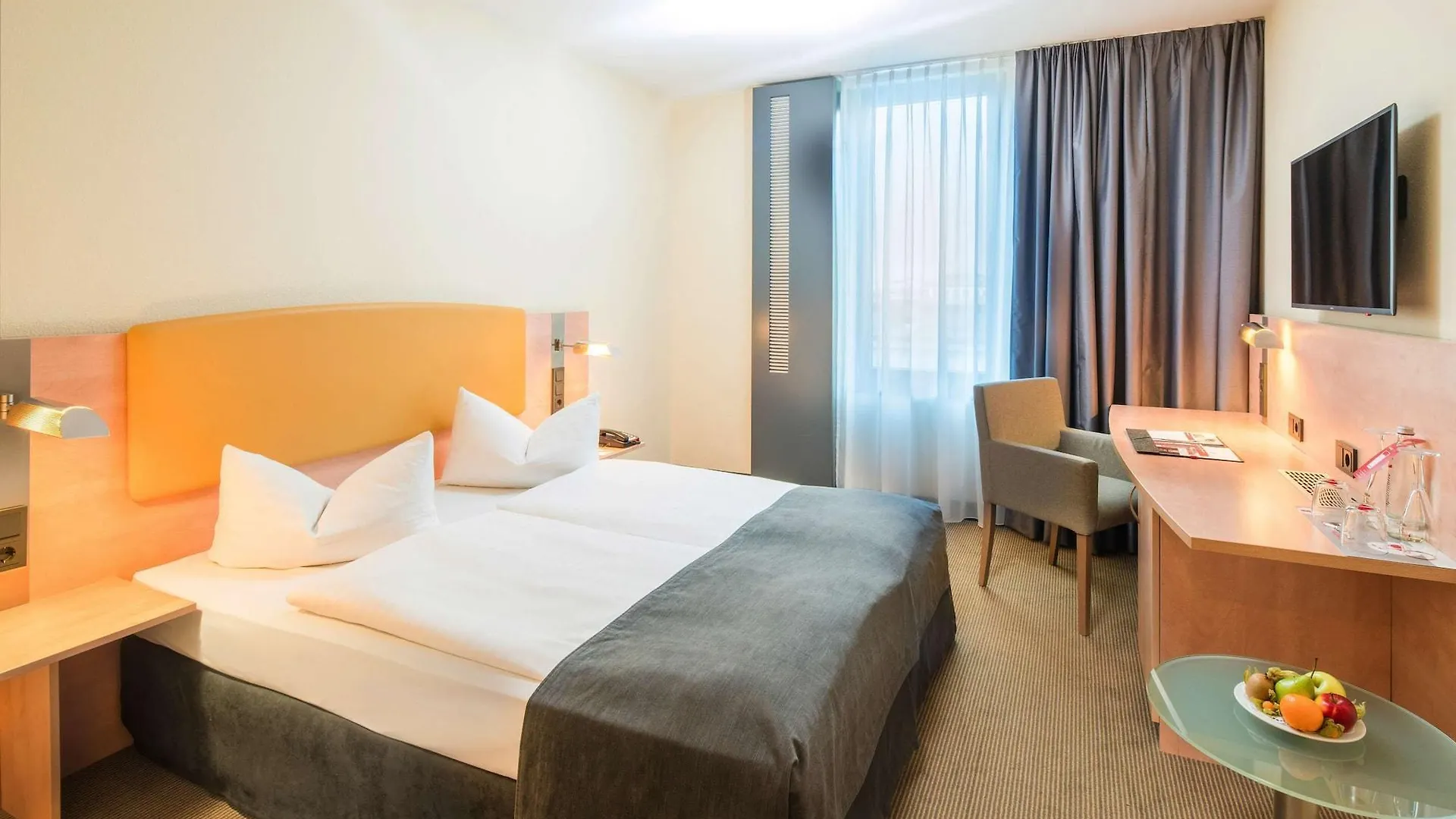 Intercityhotel Hamburg Hauptbahnhof 4*,