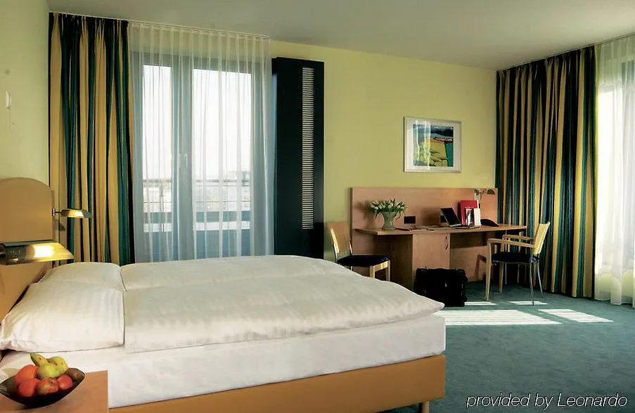 **** Отель Intercityhotel Hamburg Hauptbahnhof Германия