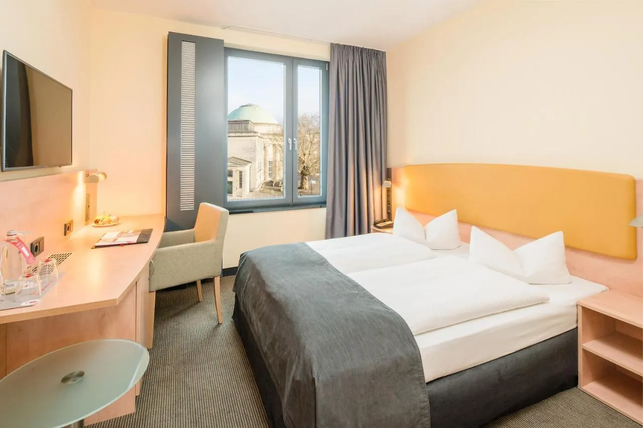 Intercityhotel Hamburg Hauptbahnhof 4*,