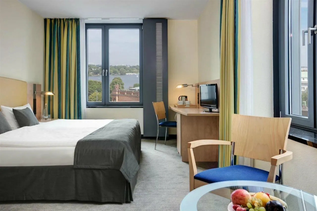 **** Отель Intercityhotel Hamburg Hauptbahnhof Германия